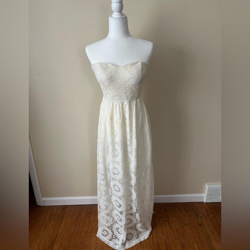 White lace dress from Papaya